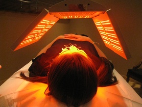 woman receiving led light treatment.